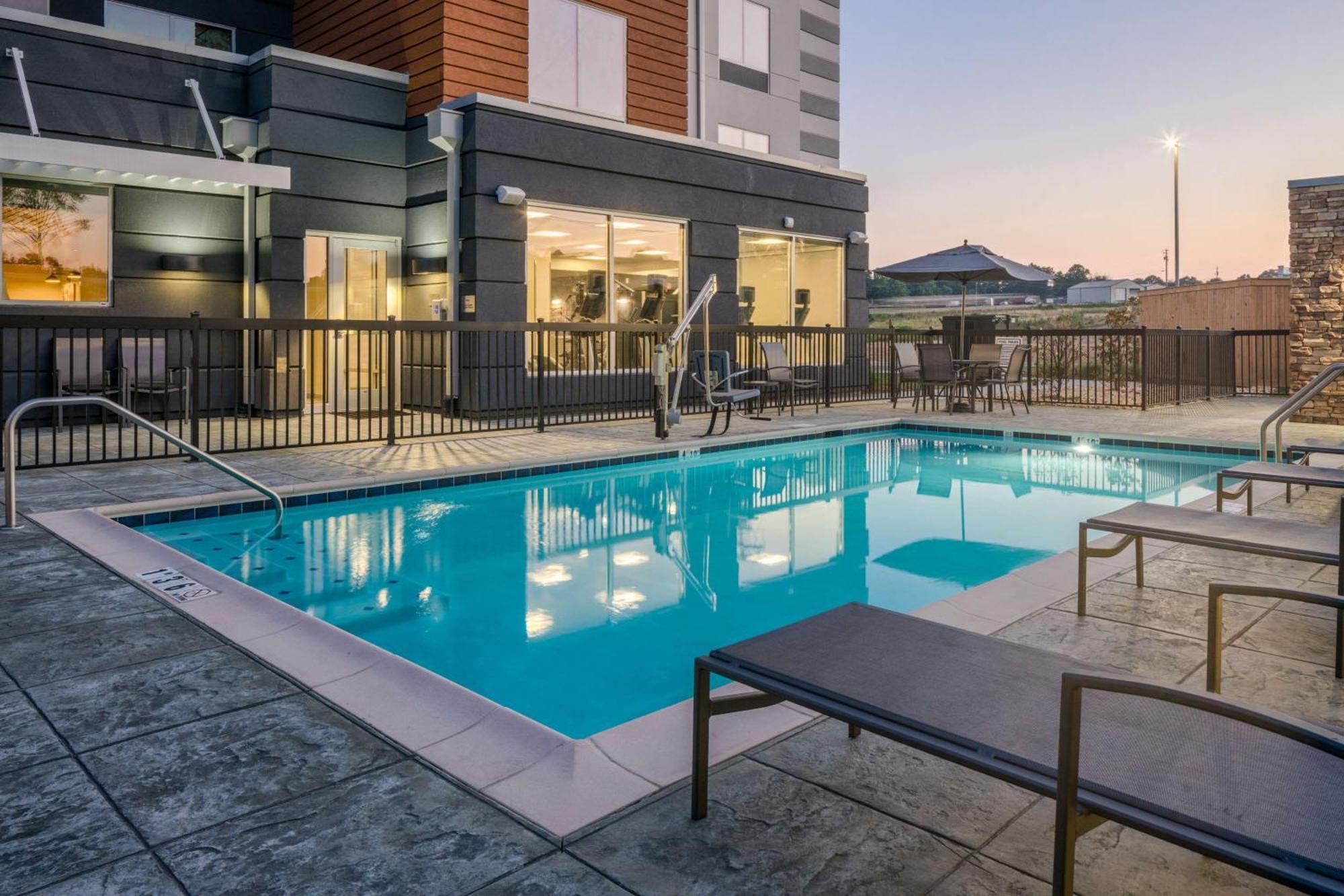 Fairfield By Marriott Inn & Suites Albertville Exterior photo